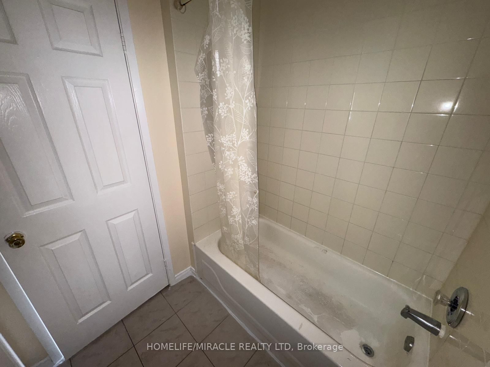 1-565 Kennedy Road, Toronto, ON