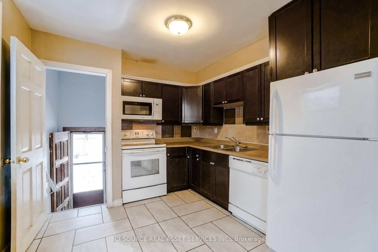 Main Fl-2609 Kingston Road, Toronto, ON, photo 4