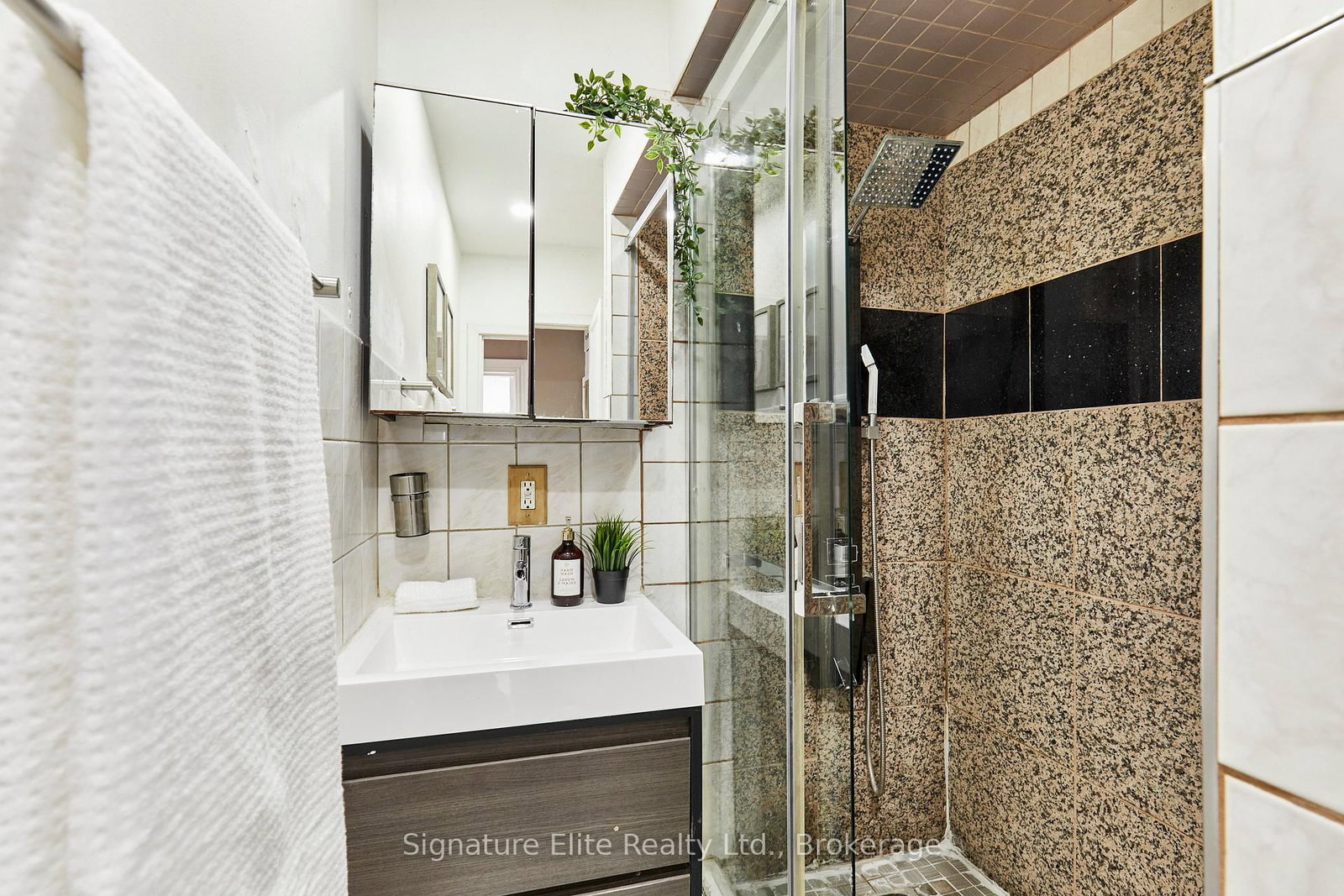 19 Kenworthy Avenue • Toronto, ON photo 20