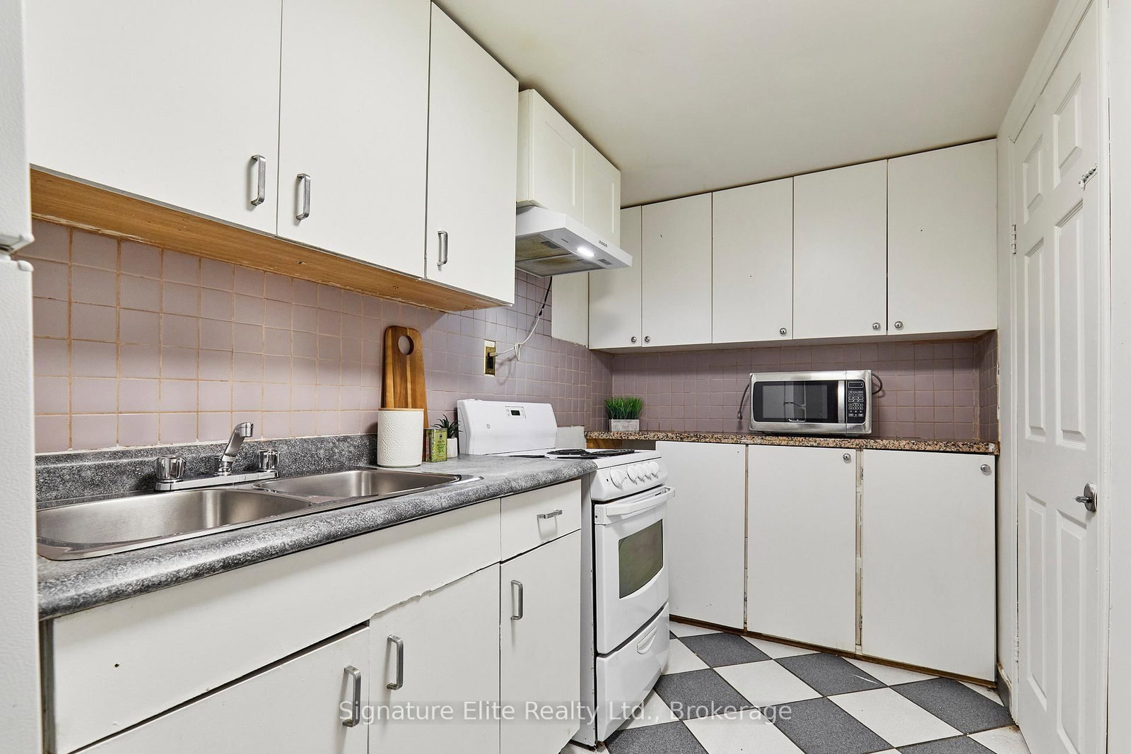 19 Kenworthy Avenue • Toronto, ON photo 22