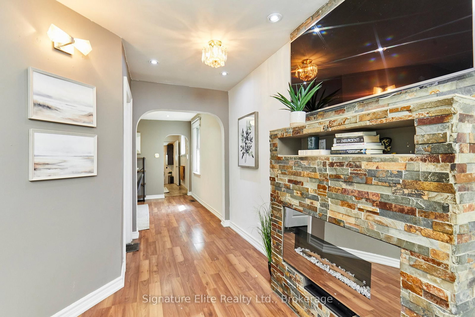 19 Kenworthy Avenue • Toronto, ON photo 6