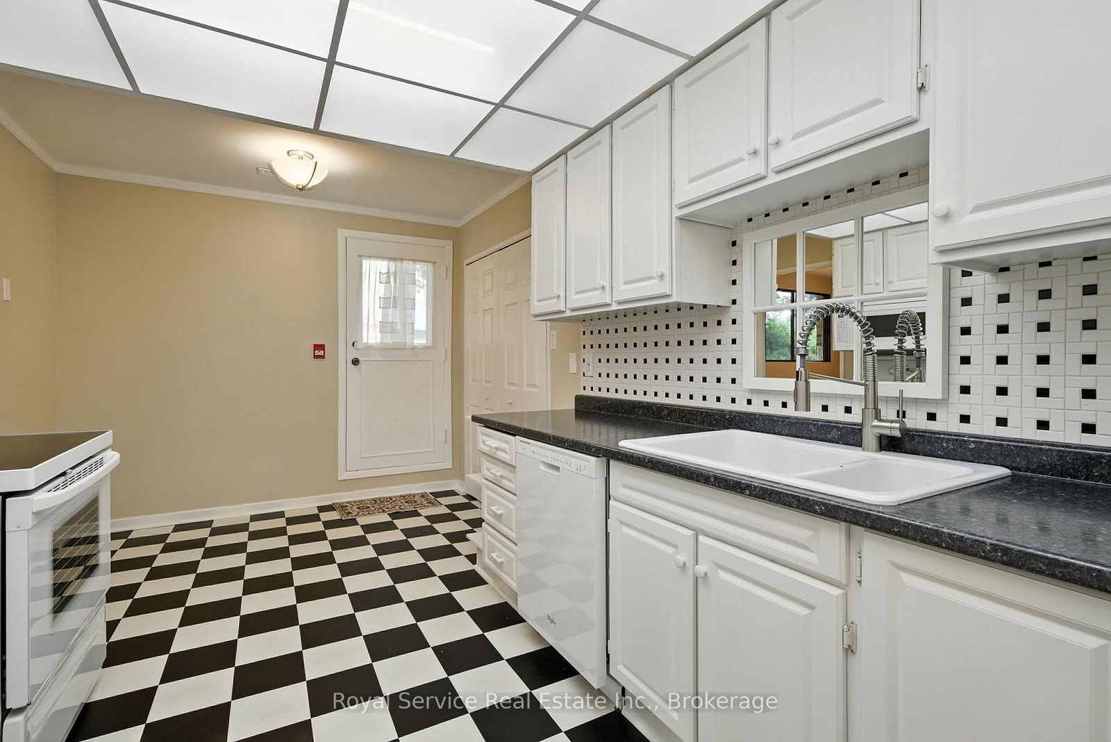 337 Simcoe Street N • #101 • Oshawa, ON photo 14