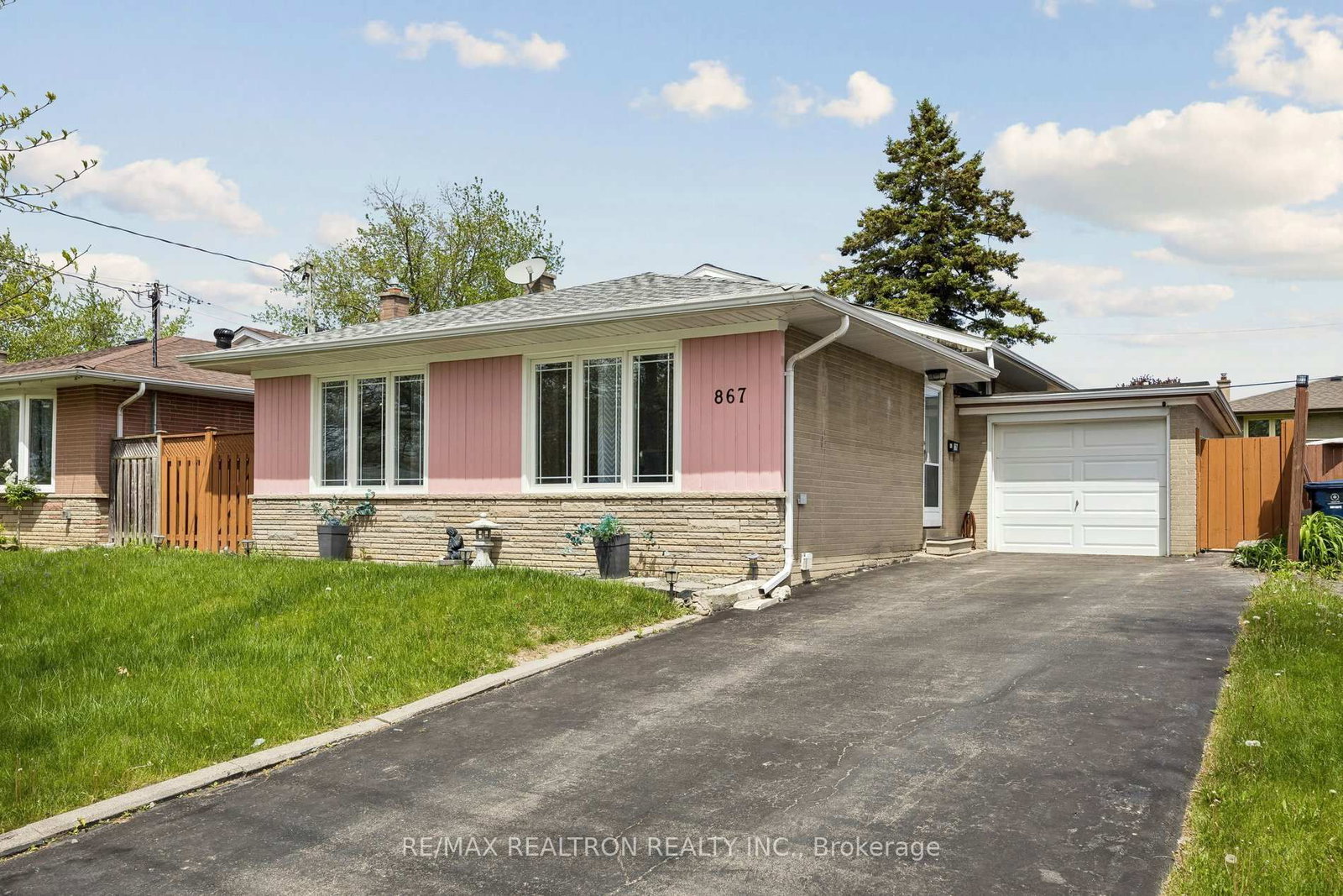 Property at 867 Scarborough Golf Clu