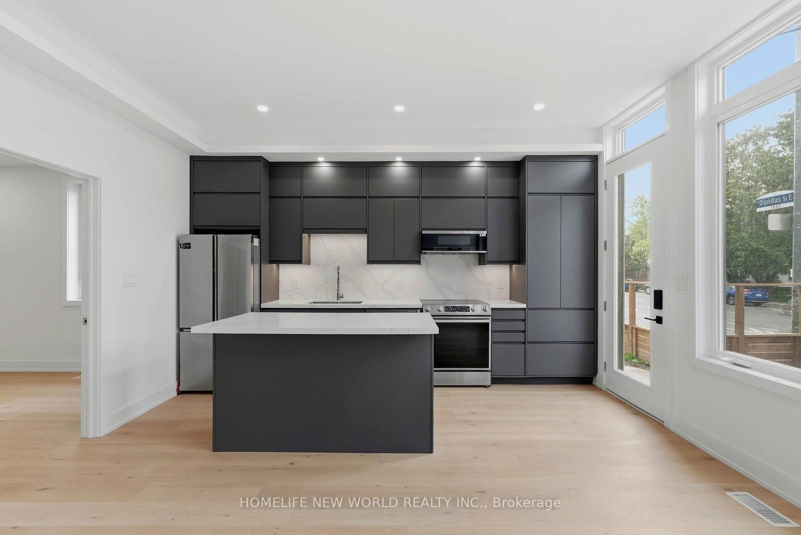 1842 E Dundas Street • Toronto, ON photo 10