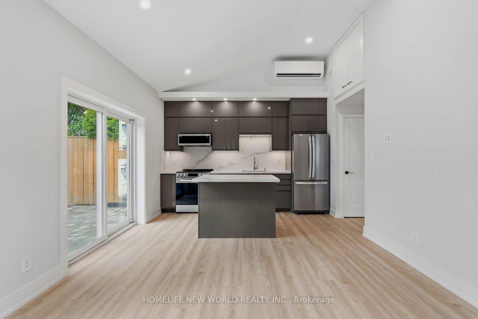 1842 E Dundas Street • Toronto, ON photo 25
