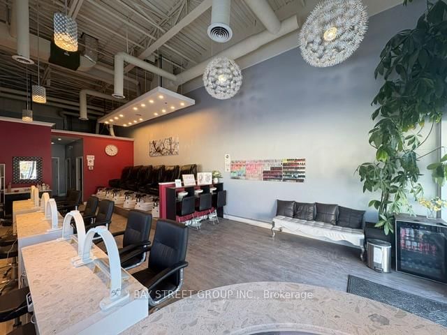 1445 Harmony St photo 5