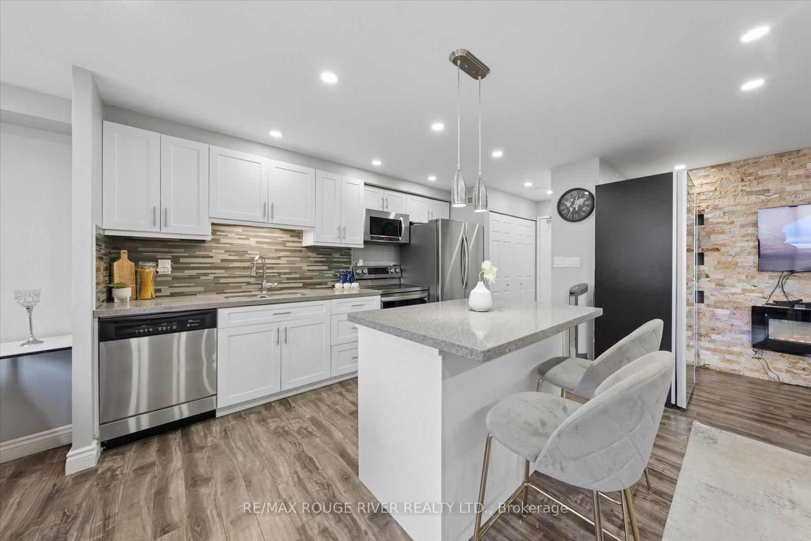 90 Ling Road • #907 • Toronto, ON photo 11
