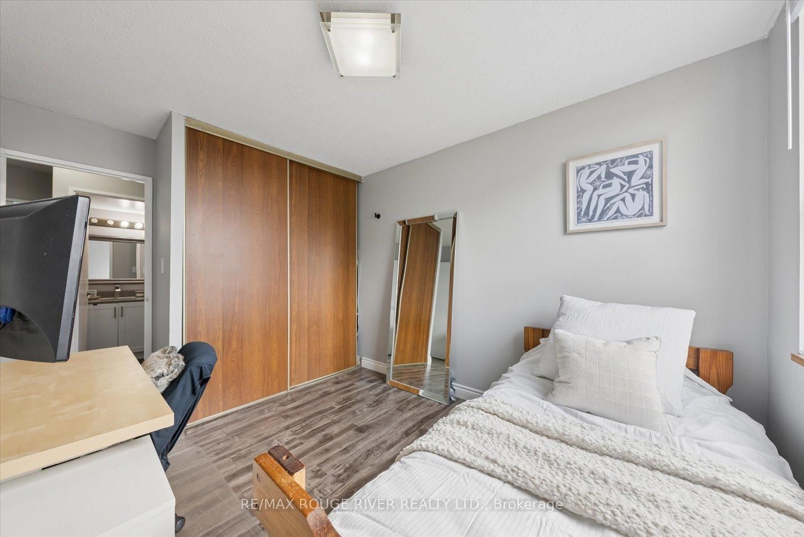 90 Ling Road • #907 • Toronto, ON photo 25