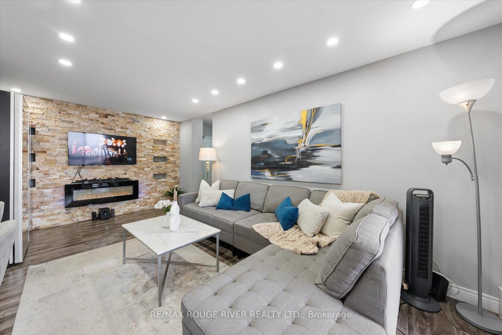90 Ling Road • #907 • Toronto, ON photo 8