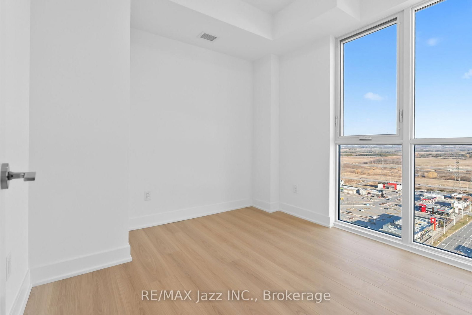 2545 SIMCOE Street N, Unit PH 16 - Photo 23