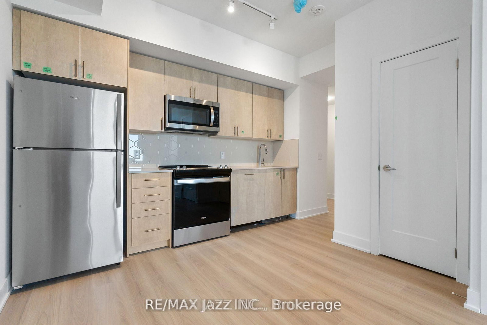 2545 SIMCOE Street N, Unit PH 16 - Photo 8