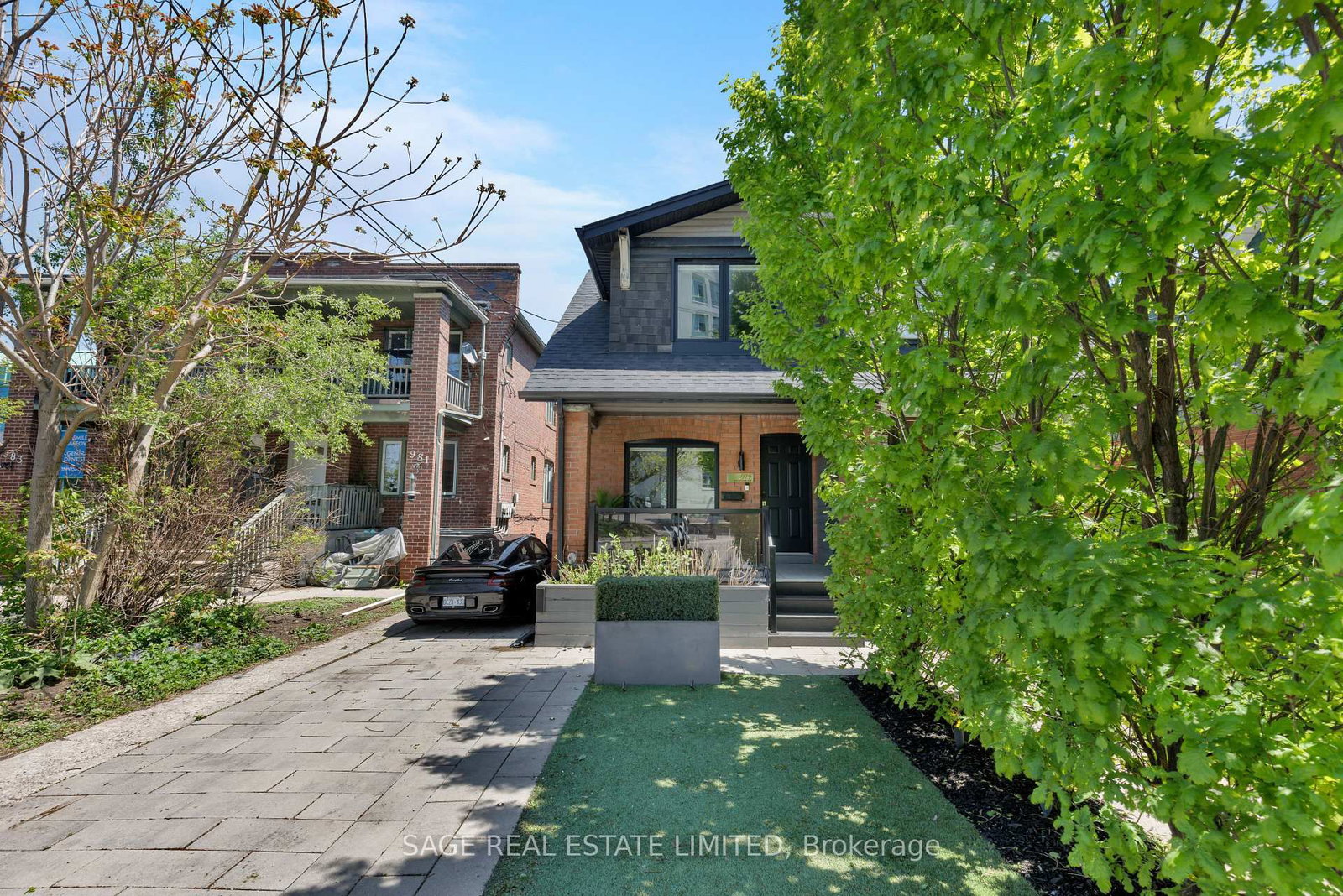979 Broadview Avenue - Photo 2