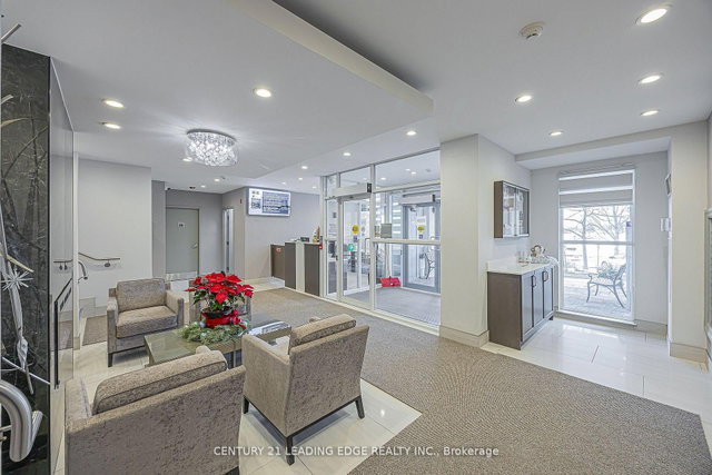 318 - 340 Watson Street W