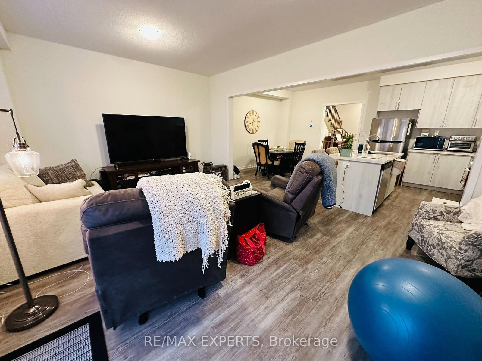 1541 Wheatcroft Drive • Oshawa, ON photo 8