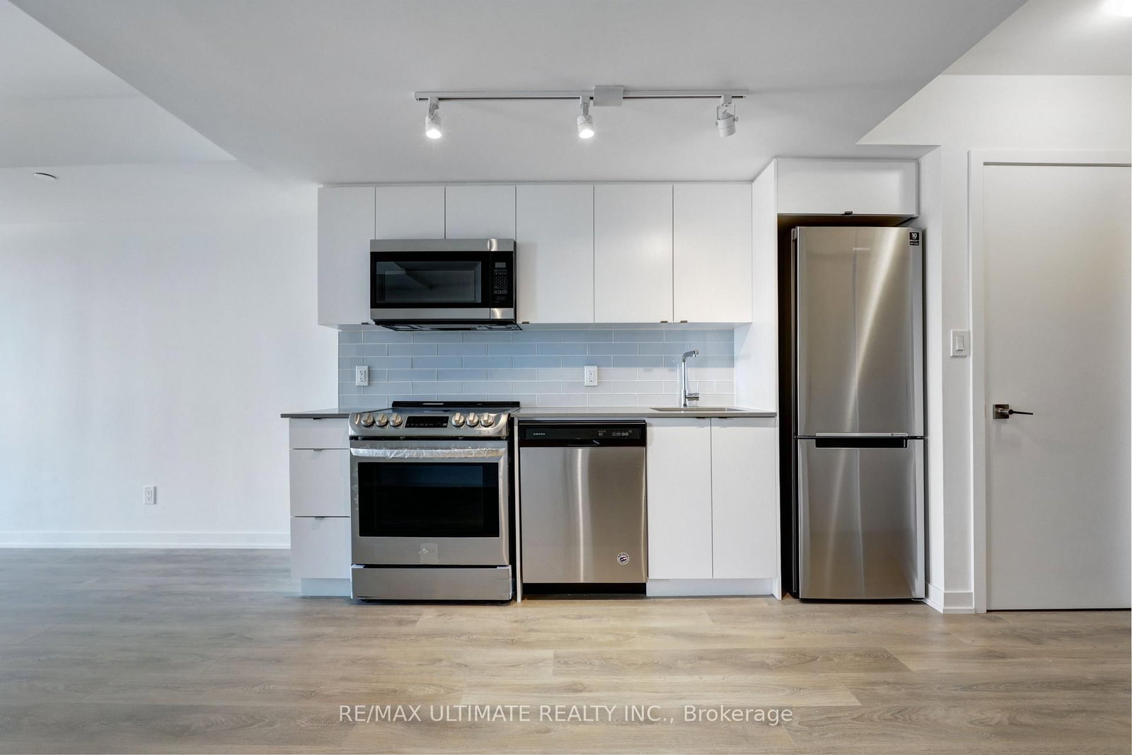 1401 O'Connor Drive • #513 • Toronto, ON photo 6