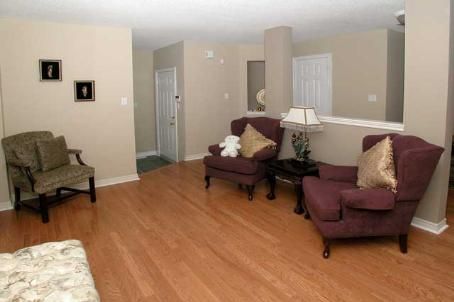 735 Swan Pl, Pickering, L1X2V7 | Image 2
