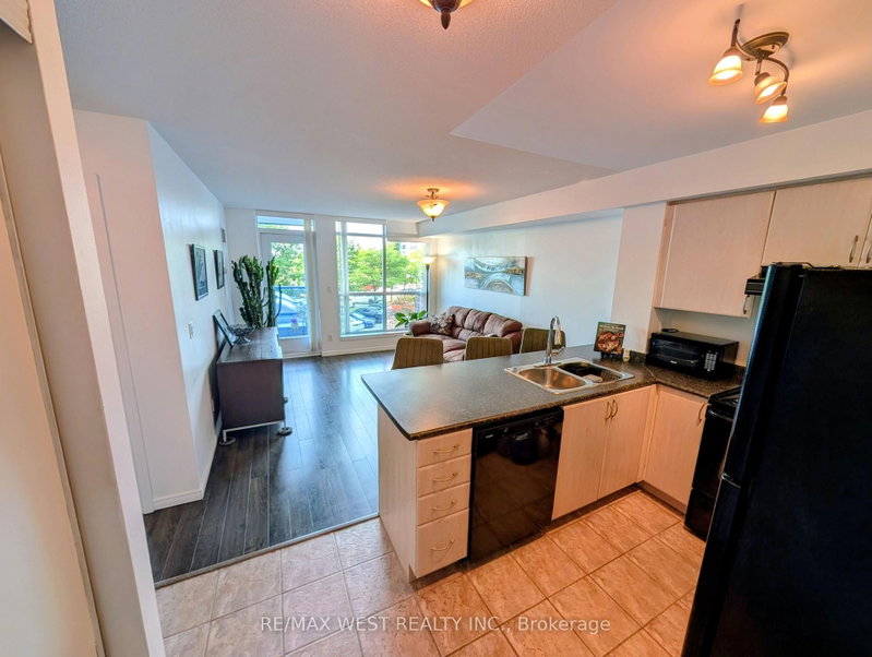216 - 340 Watson Street W