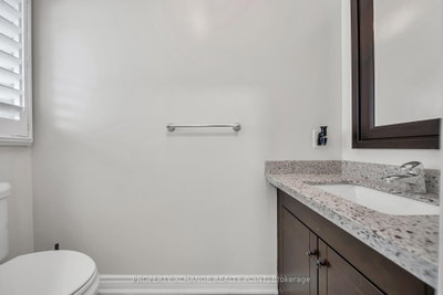 12 S Waverly Street • Oshawa, ON photo 3