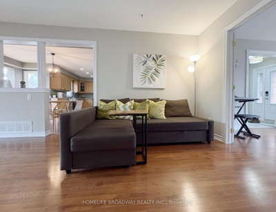 50 Fallingbrook Street — more photos