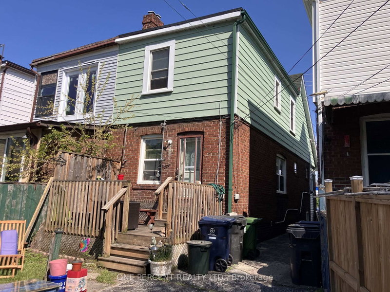 2461 Gerrard Street E