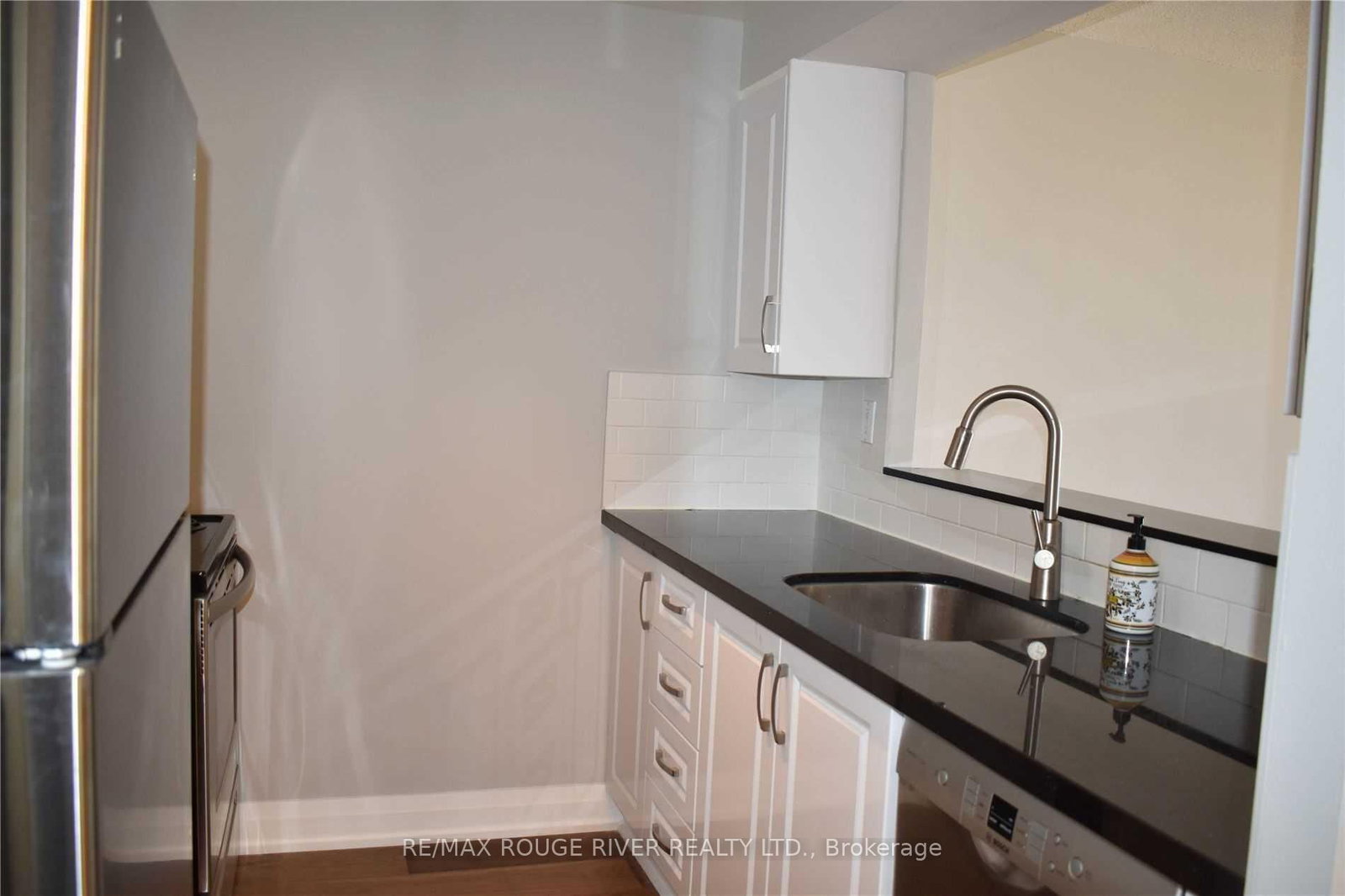 1655 Pickering Parkway, Unit 603 - Photo 8