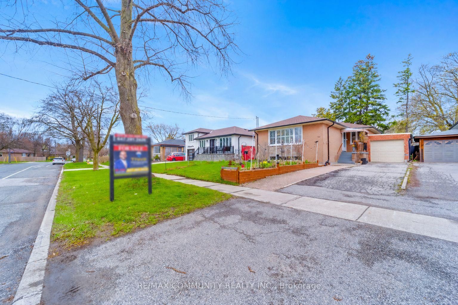 Detached House for sale at 118 Brimorton Drive, Toronto, Ontario, M1P 4A1 - Bendale - MLS: E13212788