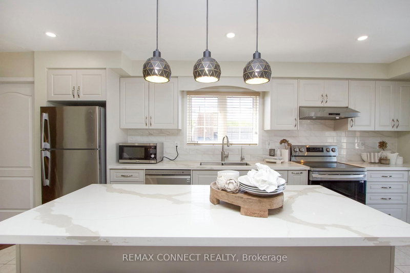 13 Netherway Ajax,ON L1T 4X5 — Photo 6
