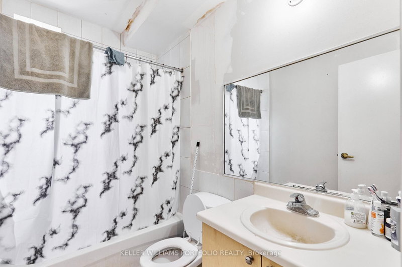 1395 Gerrard Toronto,ON M4L 1Z3 — Photo 17