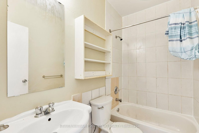 1395 Gerrard Toronto,ON M4L 1Z3 — Photo 27