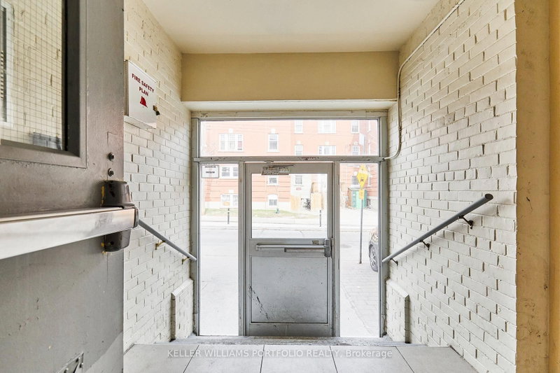 1395 Gerrard Toronto,ON M4L 1Z3 — Photo 3
