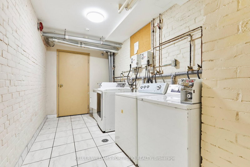 1395 Gerrard Toronto,ON M4L 1Z3 — Photo 5