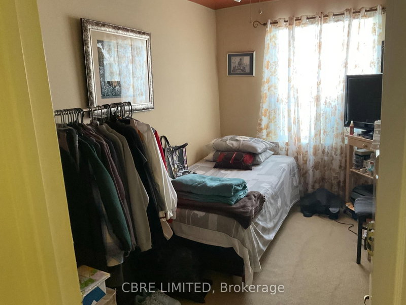 587 Danforth Rd photo 5