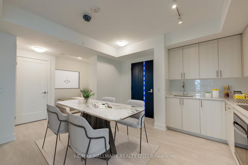 home for lease on 417-2545 Simcoe Street N