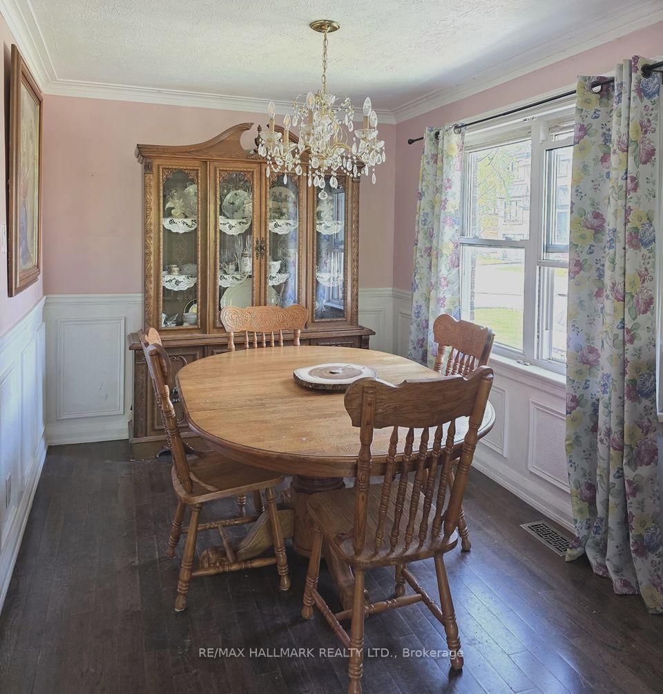 115 Lankin Boulevard, Toronto, ON, photo 2
