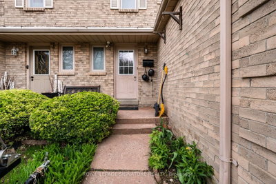 1405 Anton Square — photo 3