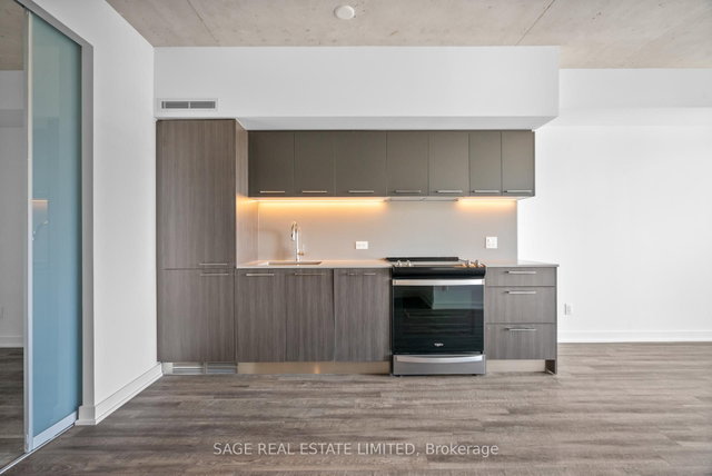 514 - 665 Queen Street E