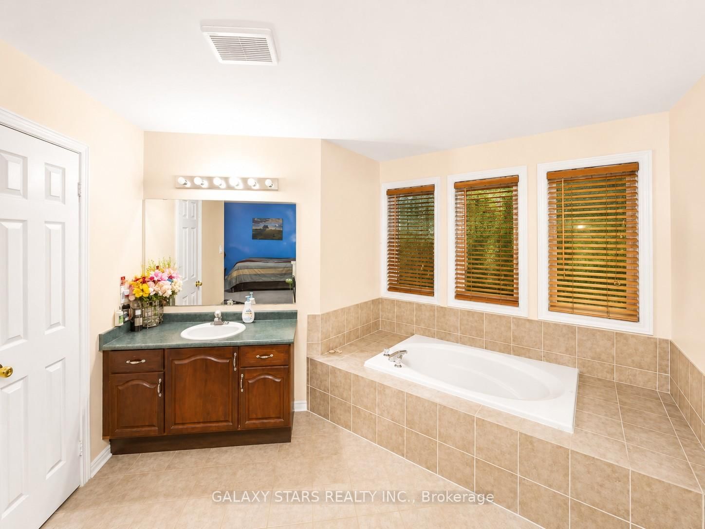 72 Niagara Drive - Photo 3
