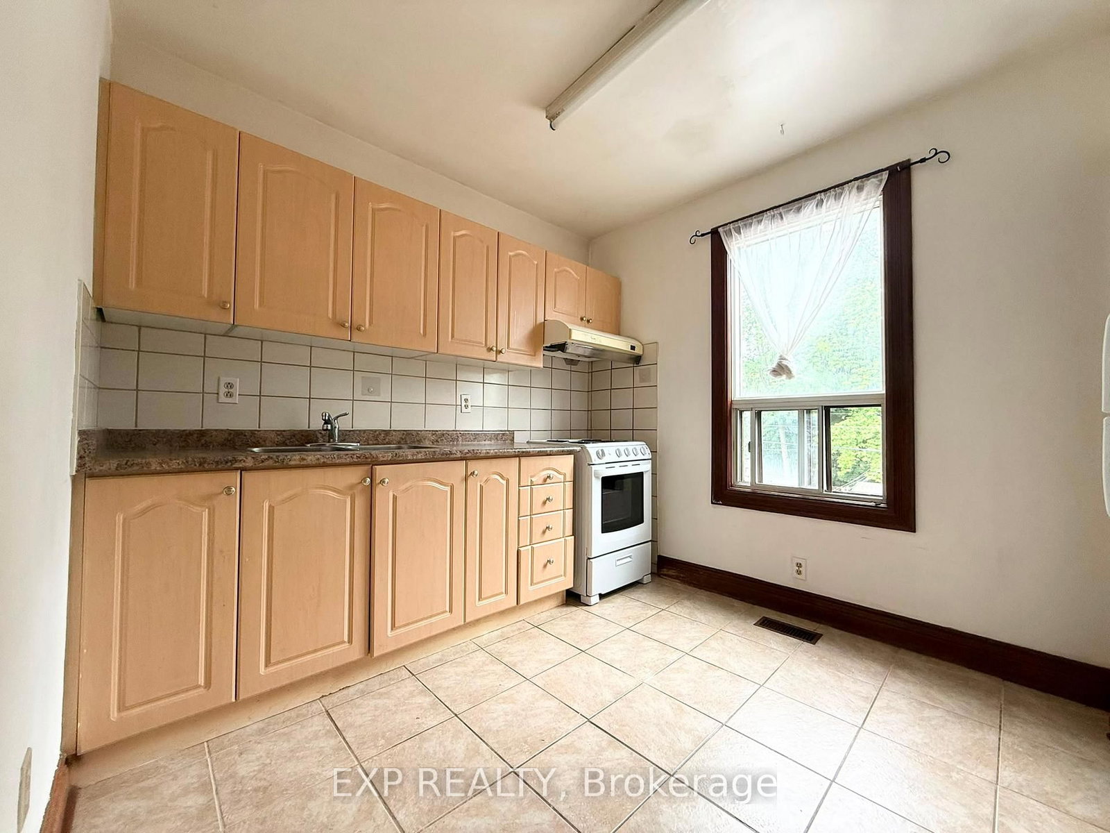 2nd FL-759 Gerrard Street, Toronto, ON, photo 3