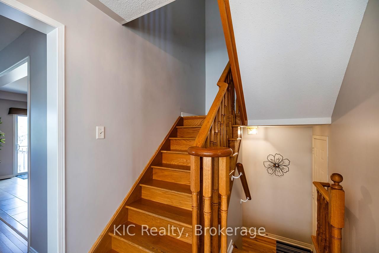 40 Puttingedge Drive • Whitby, ON photo 10