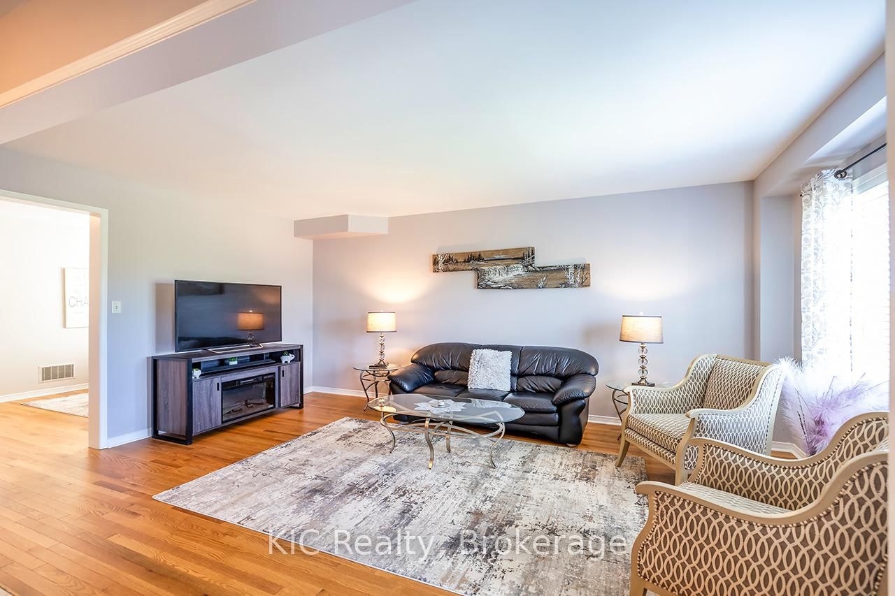 40 Puttingedge Drive • Whitby, ON photo 13