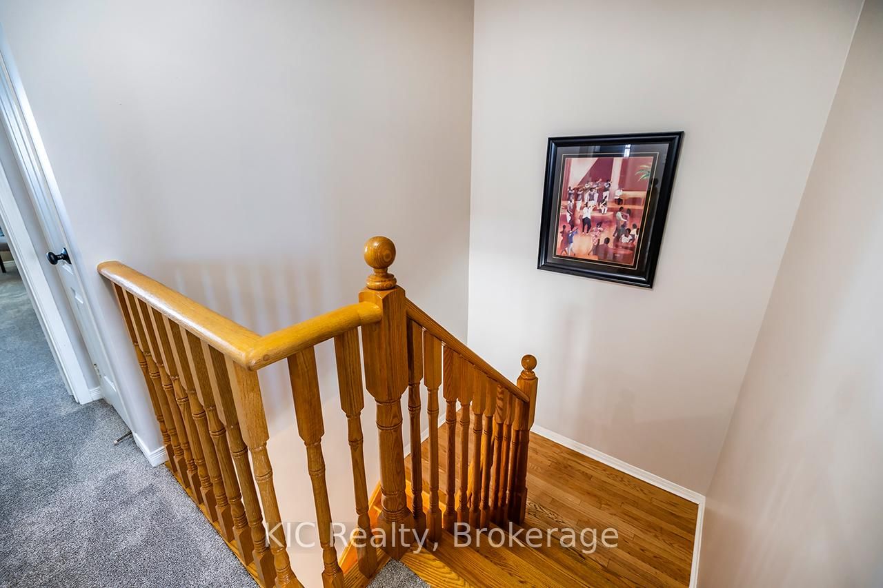 40 Puttingedge Drive • Whitby, ON photo 19