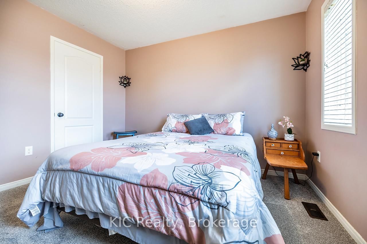 40 Puttingedge Drive • Whitby, ON photo 29