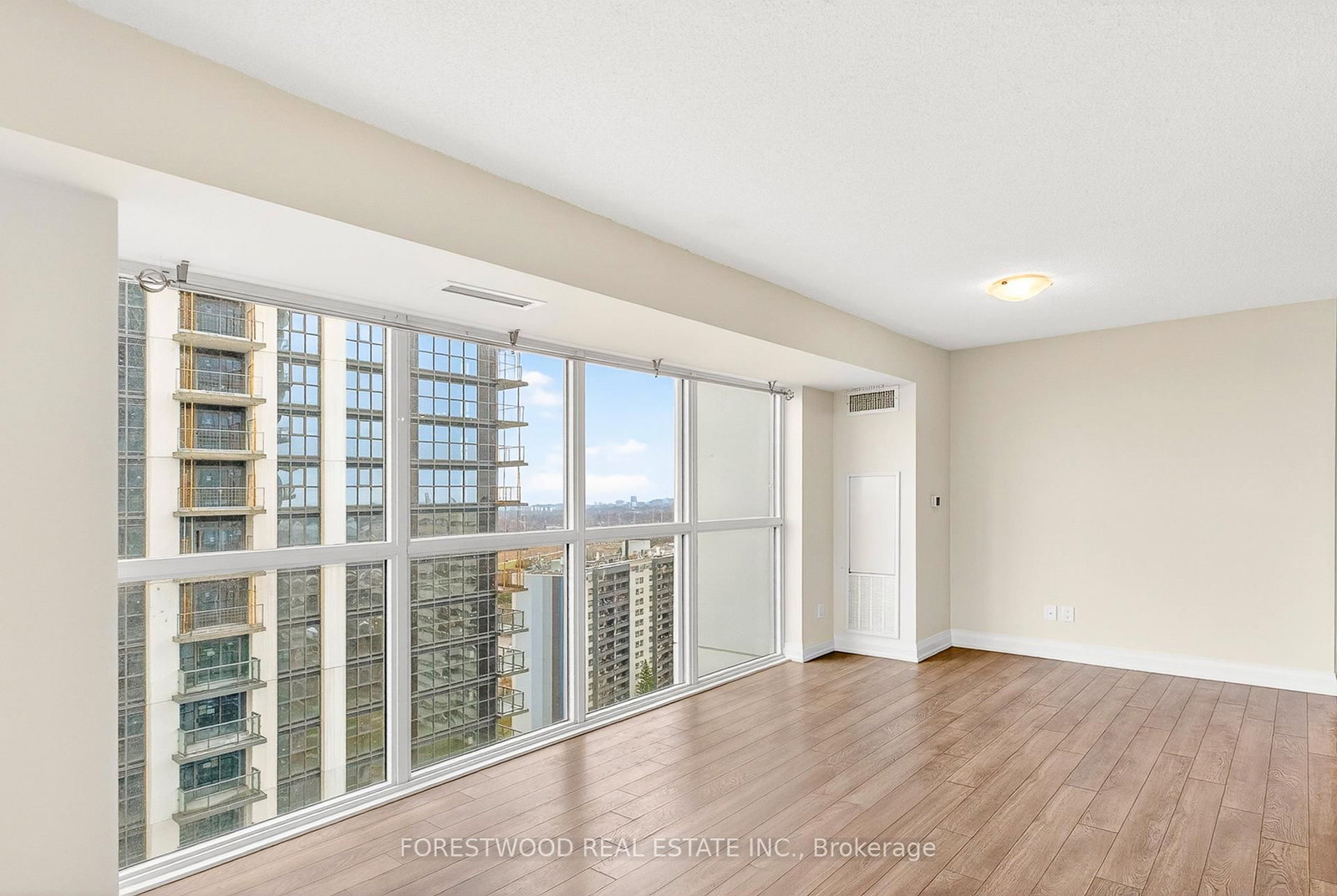 20 Meadowglen Place, Unit 2104 - Photo 16