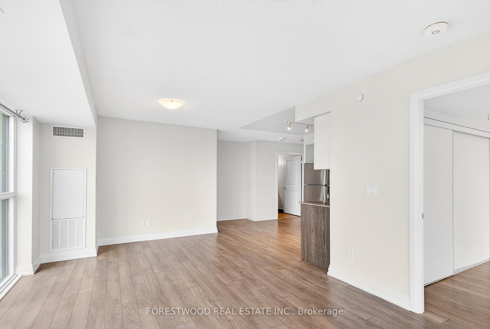 20 Meadowglen Place, Unit 2104 - Photo 18