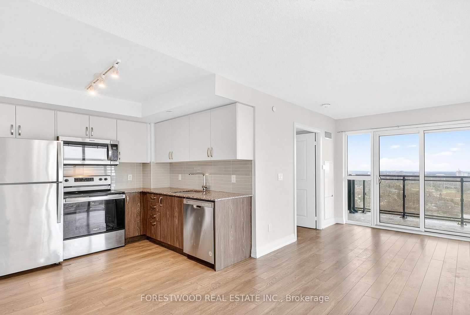 20 Meadowglen Place, Unit 2104 - Photo 19