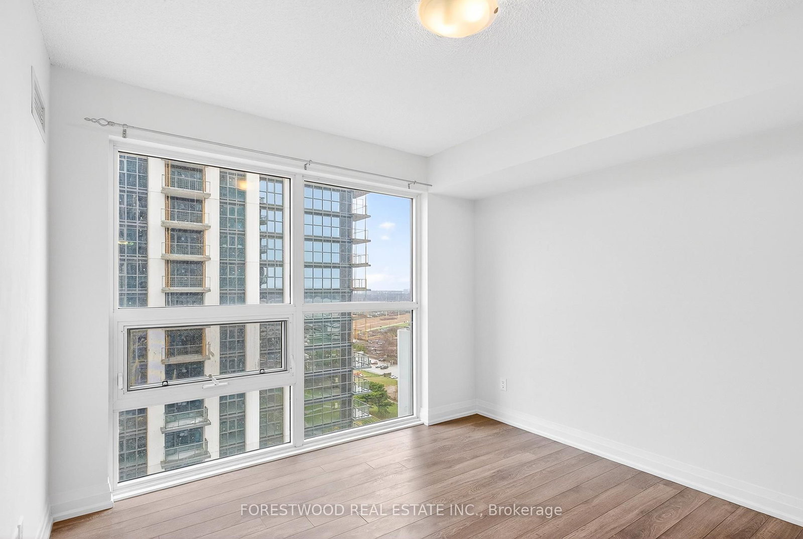 20 Meadowglen Place, Unit 2104 - Photo 23