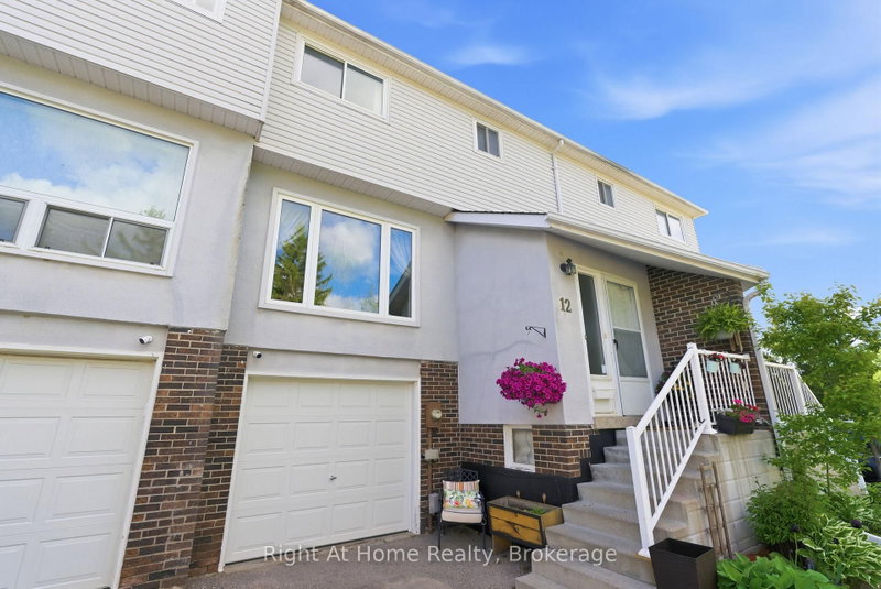 303 Garden St #12, Whitby, Ontario