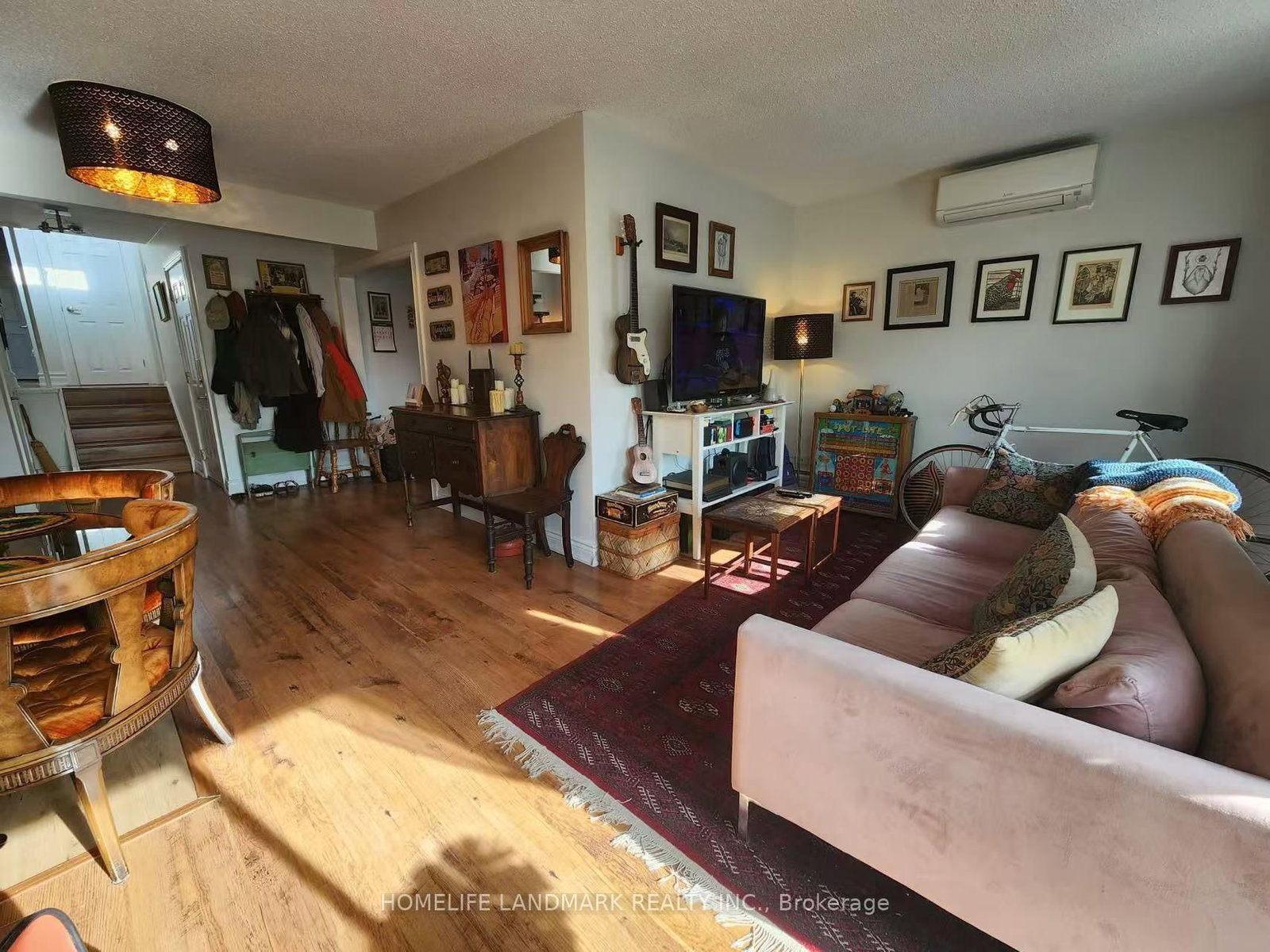 Upper-213 Kenilworth Avenue, Toronto, ON, photo 2