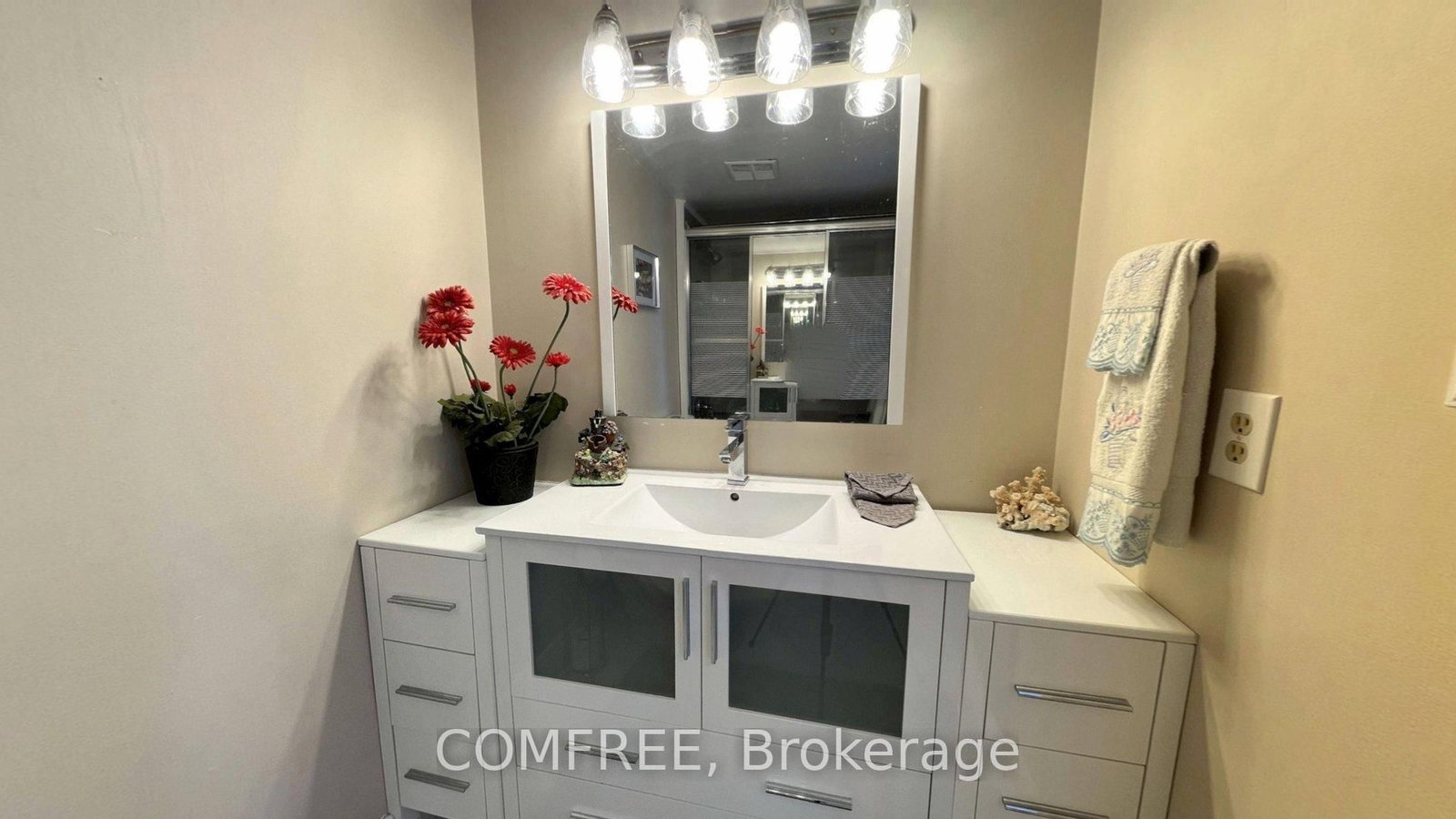 55 William Street E • #505 • Oshawa, ON photo 14