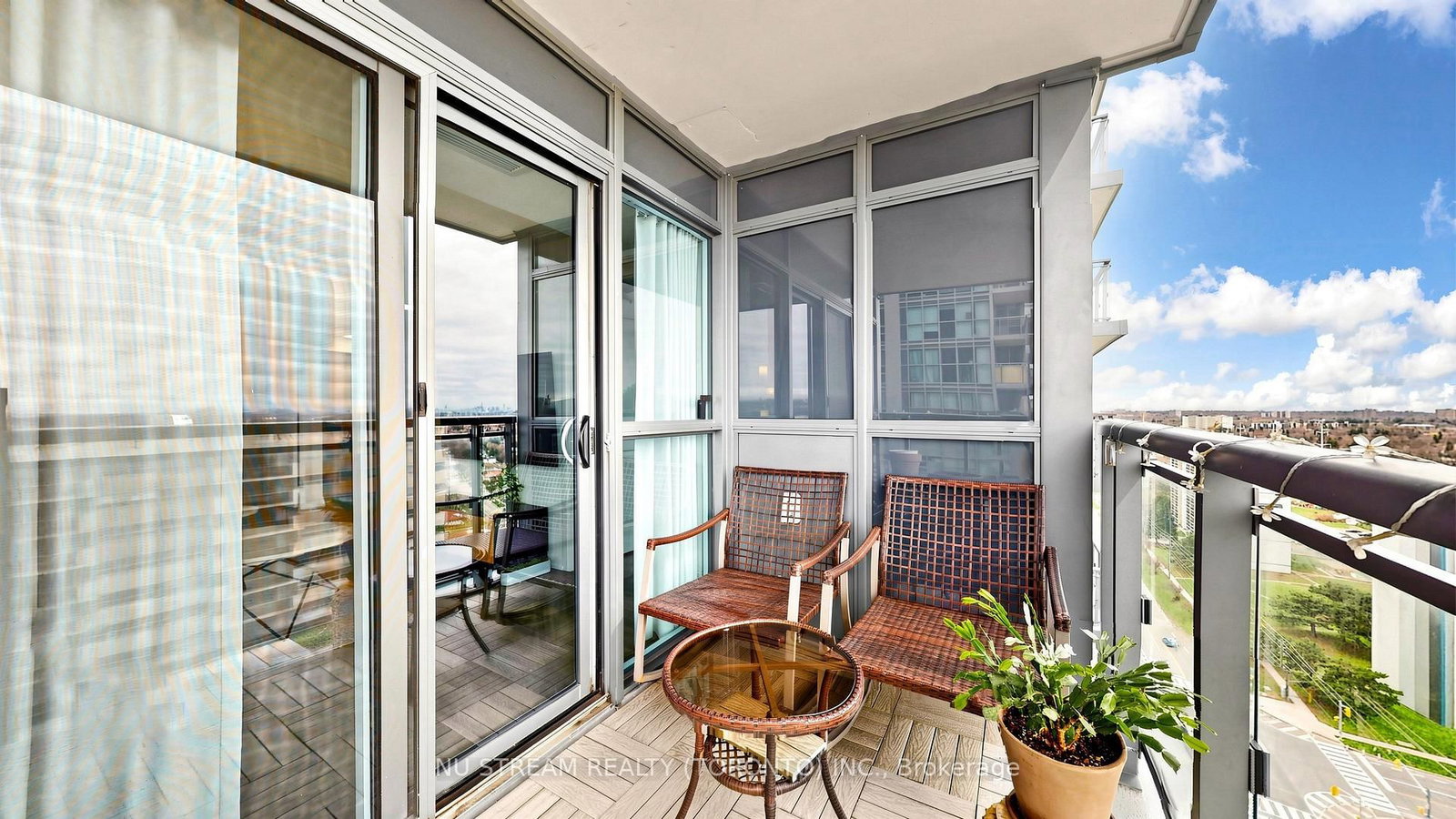 20 Meadowglen Place, Unit 2109 - Photo 21